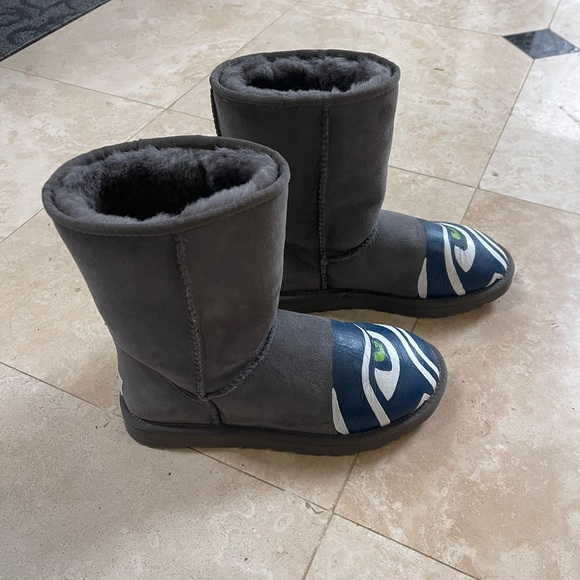 Uggs Custom Seattle Seahawks Boots - Picture 3 of 9